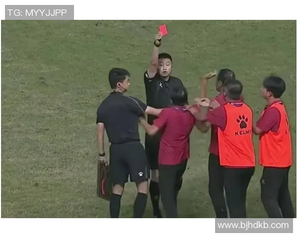 成都足球队技术争议引发热议球迷与专家各执己见探讨战术与裁判判罚