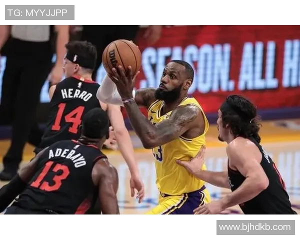 2020年10月12日湖人对阵热火精彩直播回顾与赛后分析